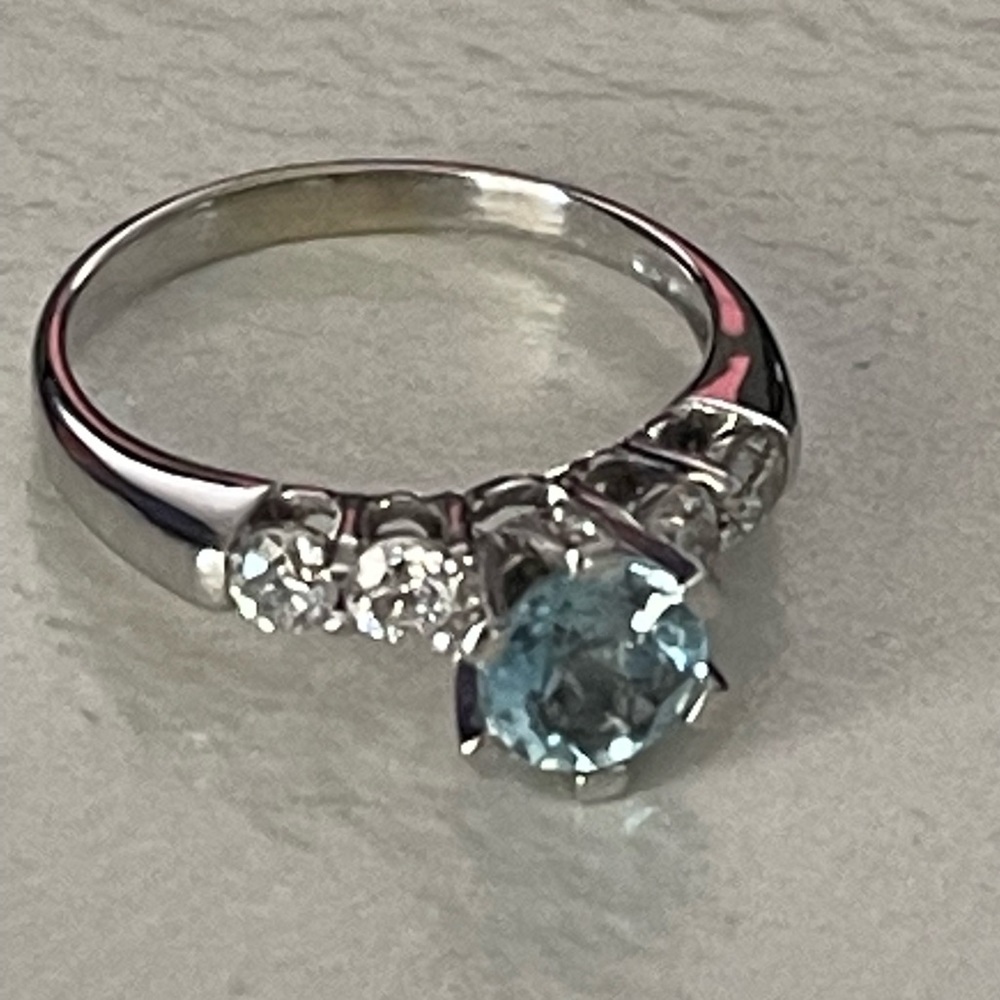 Genuine aquamarine and natural earth mined diamonds set in 14K solid white gold. - Picture 15 of 16